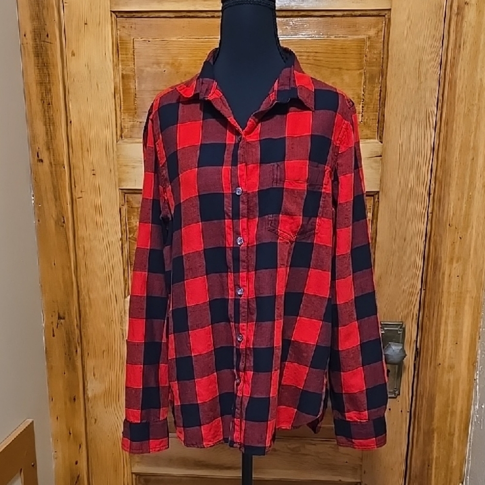Old Navy Red and Black Buffalo Cabincore Plaid Long Sleeve  Button Down Shirt L